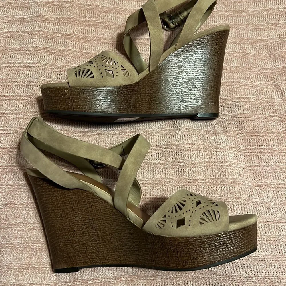 Indigo Road. Beige wedges. Size 7.5